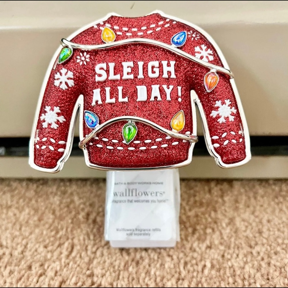 Body Works Ugly Red Sweater Weather Wallflower plug